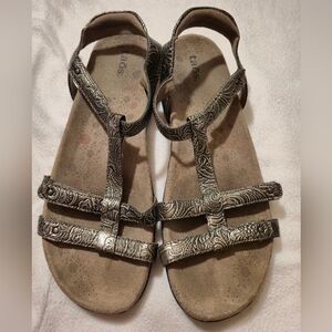 Taos Footwear Women's Silver Patterned Sandals. View shoe details